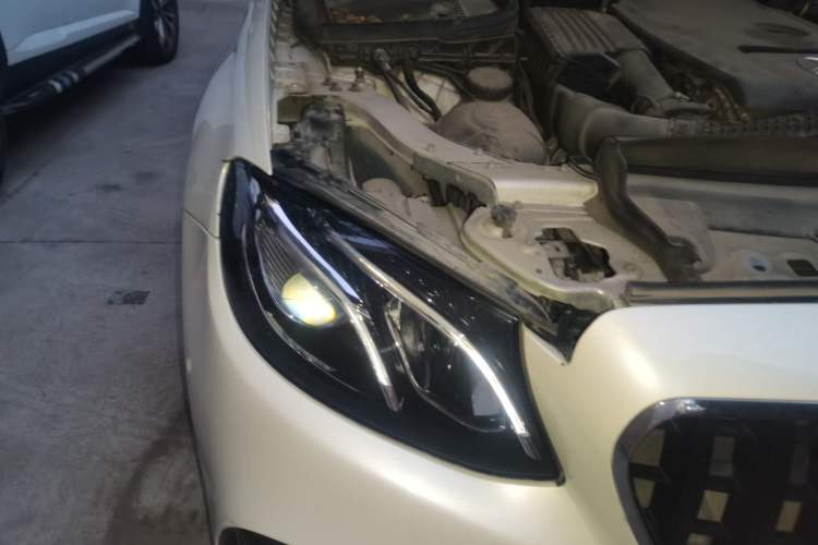Used Mercedes-Benz E-Class  Right Front Headlight