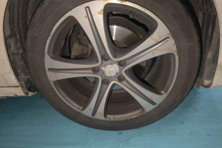 Used Mercedes-Benz E-Class 2016 E 200 L Sport Edition Right Front Wheel Hub