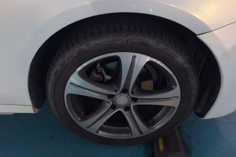 Used Mercedes-Benz E-Class 2016 E 200 L Sport Edition Right Front Wheel Hub