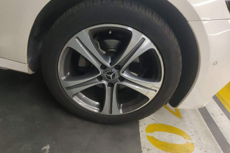 Used Mercedes-Benz E-Class 2016 E 200 L Sport Edition Right Front Wheel Hub