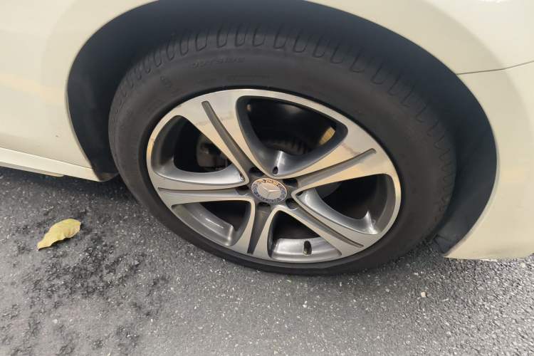 Used Mercedes-Benz E-Class 2016 E 200 L Sport Edition Right Front Wheel Hub