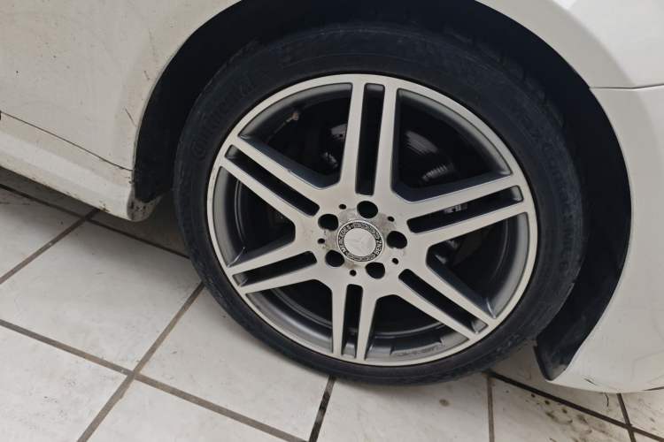 Used Mercedes-Benz E-Class 2016 E 200 Coupe Dynamic Edition Right Front Wheel Hub