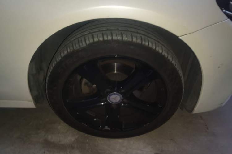Used Mercedes-Benz E-Class  Right Front Wheel Hub