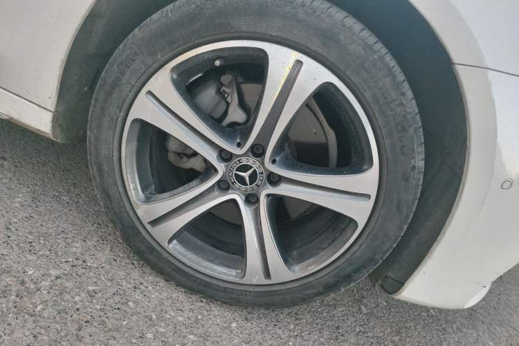 Used Mercedes-Benz E-Class 2016 E 200 L Sport Edition Right Front Wheel Hub