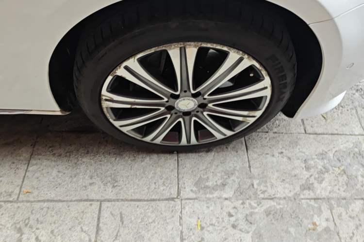 Used Mercedes-Benz E-Class 2016 E 300 L Luxury Model Right Front Wheel Hub