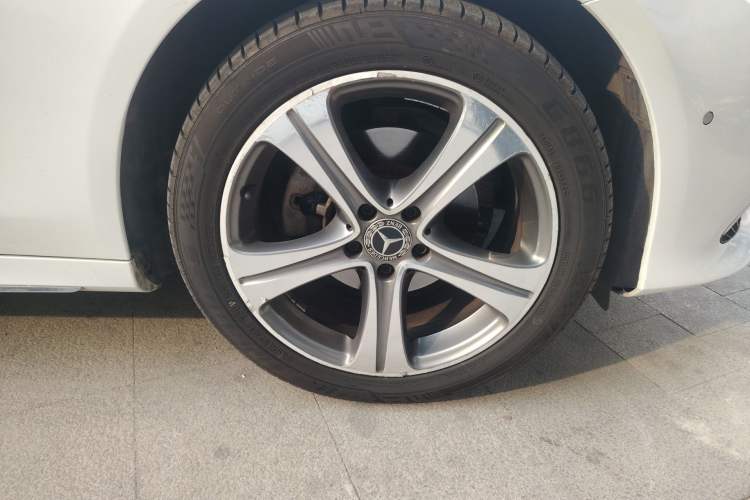 Used Mercedes-Benz E-Class 2016 E 200 L Sport Edition Right Front Wheel Hub