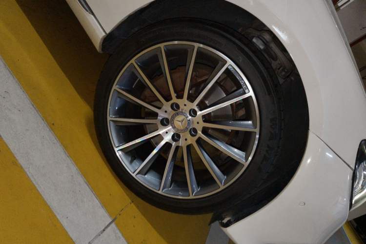 Used Mercedes-Benz E-Class 2016 E 300 L Luxury Model Right Front Wheel Hub