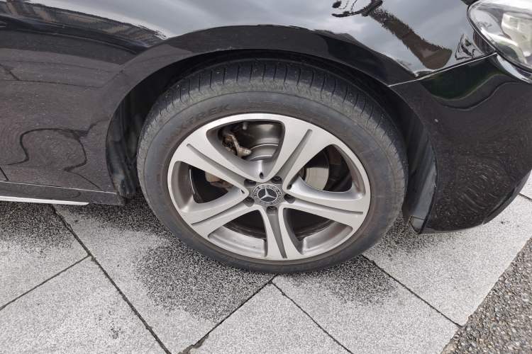 Used Mercedes-Benz E-Class 2016 E 200 L Sport Edition Right Front Wheel Hub