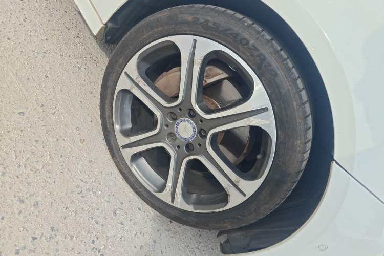 Used Mercedes-Benz E-Class 2016 E 300 L Sporty and Stylish Model Right Front Wheel Hub