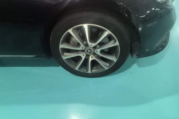 Used Mercedes-Benz E-Class 2016 E 300 L Stylish Model Right Front Wheel Hub