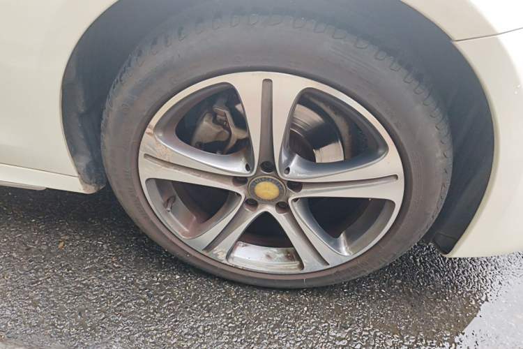 Used Mercedes-Benz E-Class 2016 E 200 L Sport Edition Right Front Wheel Hub