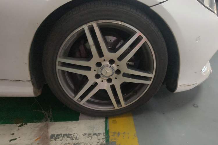 Used Mercedes-Benz E-Class 2016 E 200 Coupe Dynamic Edition Right Front Wheel Hub