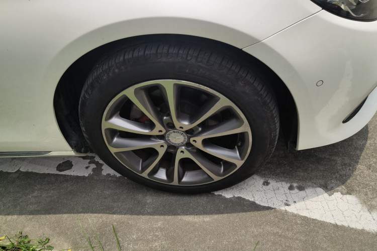 Used Mercedes-Benz E-Class 2016 E 200 L Right Front Wheel Hub