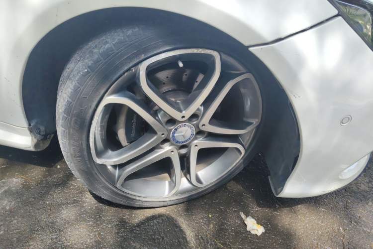 Used Mercedes-Benz E-Class 2016 E 260 Coupe Dynamic Edition Right Front Wheel Hub
