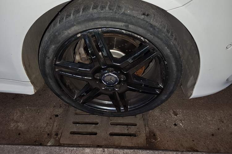 Used Mercedes-Benz E-Class 2016 E 200 Coupe Dynamic Edition Right Front Wheel Hub