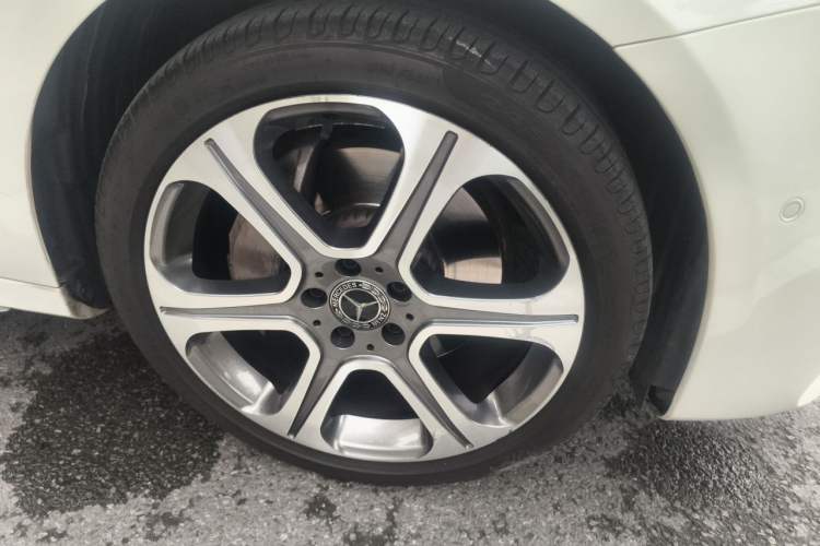 Used Mercedes-Benz E-Class 2016 E 300 L Sport Luxury Model Right Front Wheel Hub