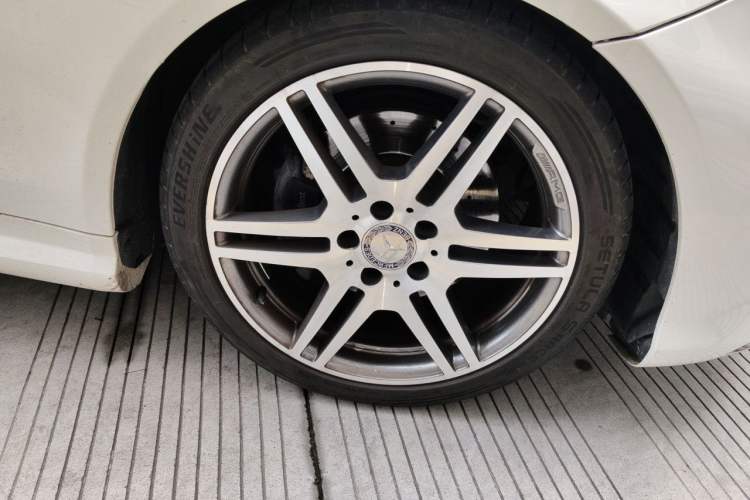 Used Mercedes-Benz E-Class 2016 E 200 Coupe Dynamic Edition Right Front Wheel Hub
