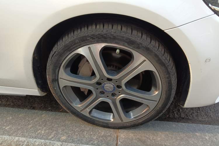 Used Mercedes-Benz E-Class 2016 E 300 L Sporty and Stylish Model Right Front Wheel Hub