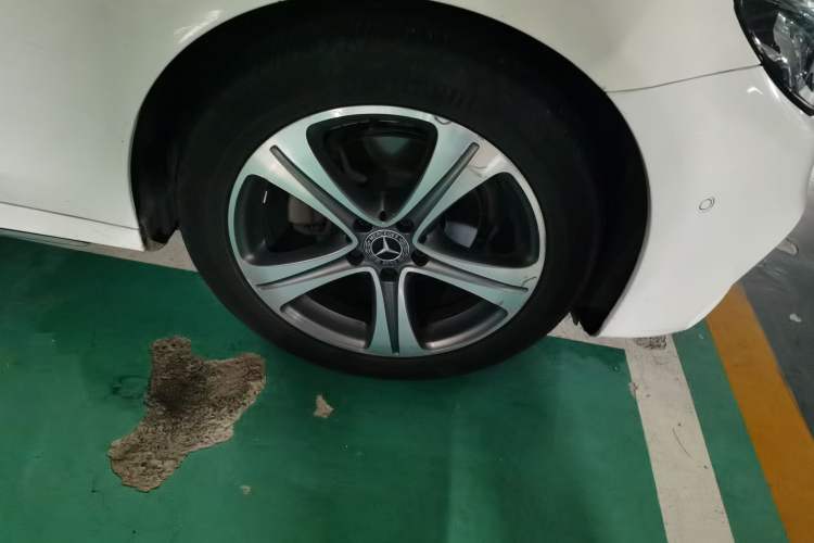Used Mercedes-Benz E-Class 2016 E 200 L Sport Edition Right Front Wheel Hub