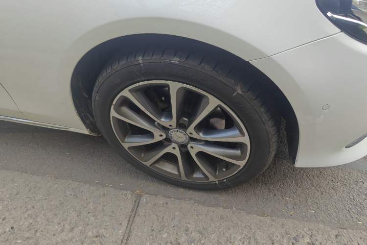 Used Mercedes-Benz E-Class 2016 E 200 L Right Front Wheel Hub