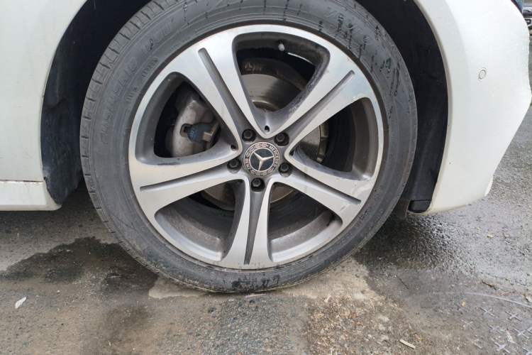 Used Mercedes-Benz E-Class 2016 E 200 L Sport Edition Right Front Wheel Hub