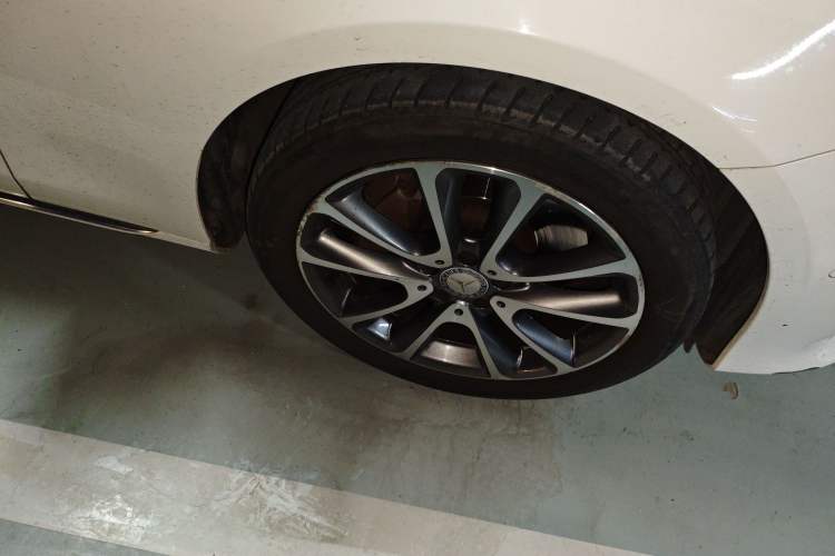 Used Mercedes-Benz E-Class 2016 E 300 L Stylish Model Right Front Wheel Hub