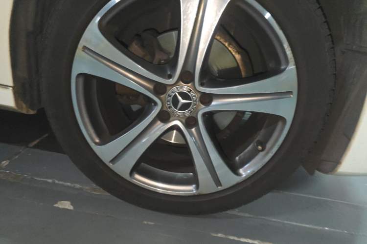 Used Mercedes-Benz E-Class 2016 E 200 L Sport Edition Right Front Wheel Hub