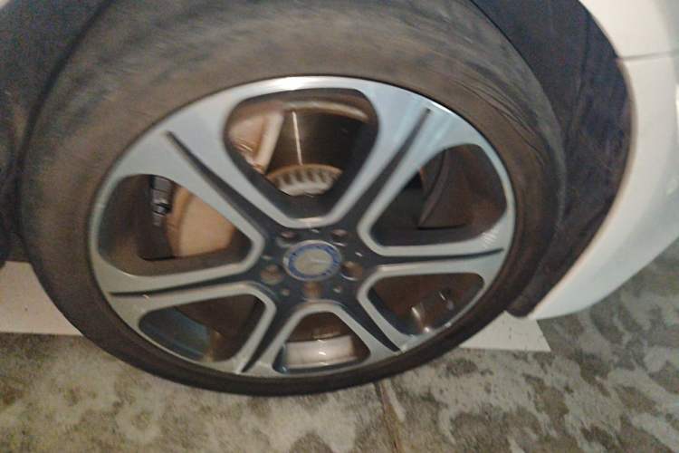 Used Mercedes-Benz E-Class 2016 E 300 L Sporty and Stylish Model Right Front Wheel Hub