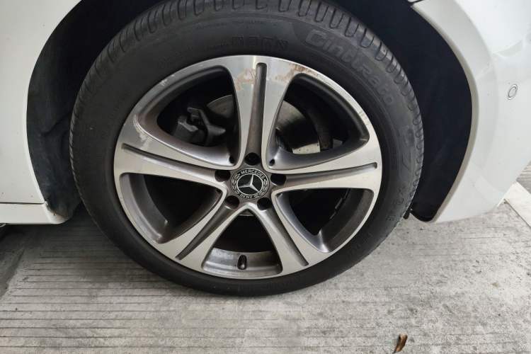 Used Mercedes-Benz E-Class 2016 E 200 L Sport Edition Right Front Wheel Hub