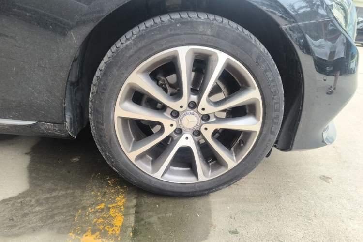 Used Mercedes-Benz E-Class 2016 E 200 L Right Front Wheel Hub