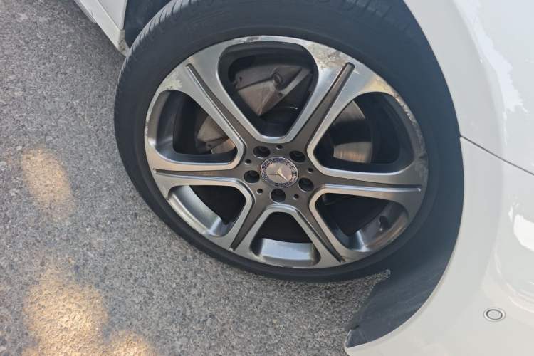 Used Mercedes-Benz E-Class 2016 E 300 L Sport Luxury Model Right Front Wheel Hub