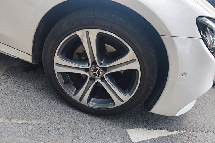 Used Mercedes-Benz E-Class 2016 E 200 L Sport Edition Right Front Wheel Hub