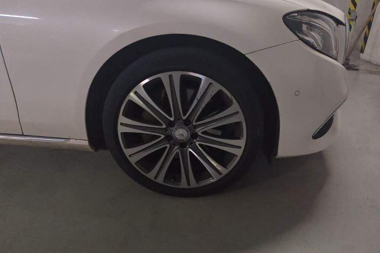 Used Mercedes-Benz E-Class 2016 E 300 L Luxury Model Right Front Wheel Hub