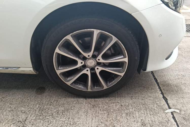 Used Mercedes-Benz E-Class 2016 E 200 L Right Front Wheel Hub