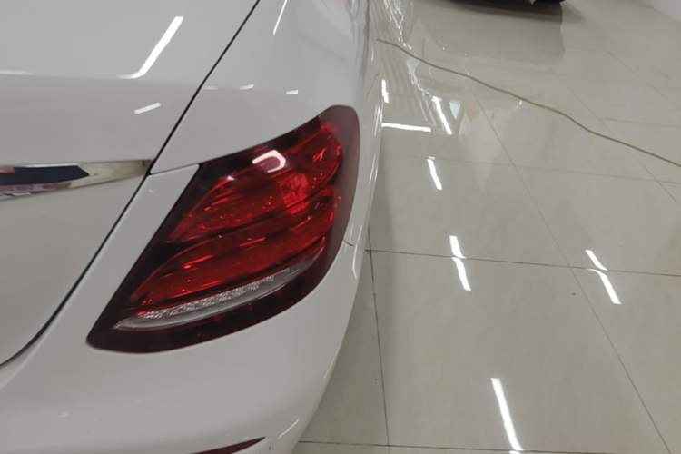 Used Mercedes-Benz E-Class 2016 E 200 L Sport Edition Right Rear Taillight