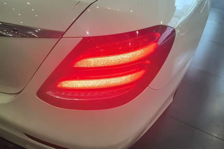 Used Mercedes-Benz E-Class 2016 E 300 L Sport Luxury Model Right Rear Taillight