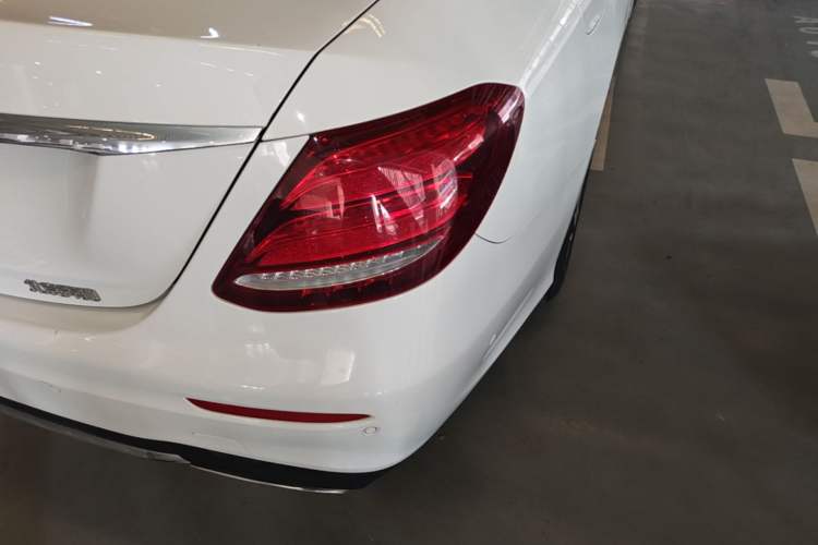 Used Mercedes-Benz E-Class 2016 E 300 L Sporty and Stylish Model Right Rear Taillight