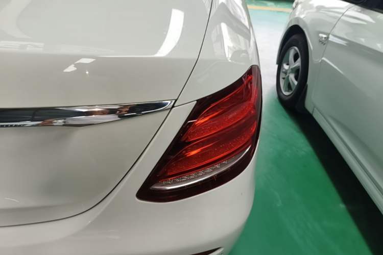 Used Mercedes-Benz E-Class 2016 E 300 L Sporty and Stylish Model Right Rear Taillight