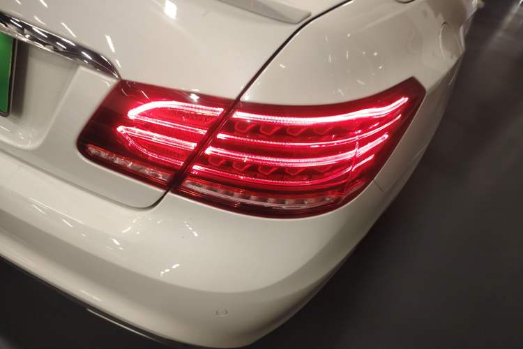 Used Mercedes-Benz E-Class 2016 E 260 Convertible Coupe Dynamic Edition Right Rear Taillight