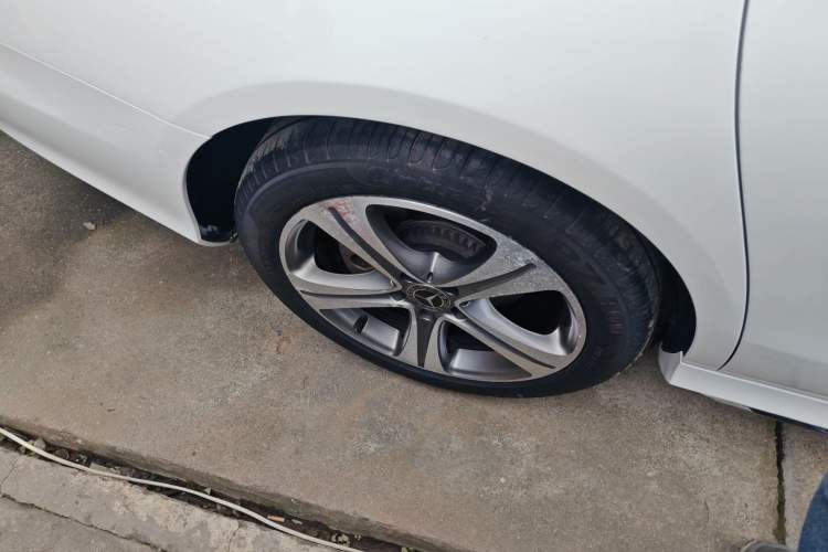 Used Mercedes-Benz E-Class 2016 E 200 L Sport Edition Right Rear Wheel Hub