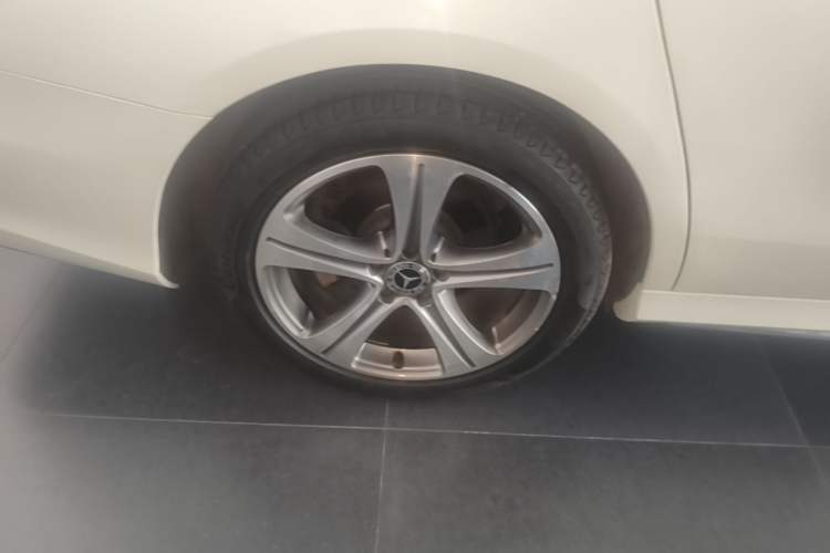 Used Mercedes-Benz E-Class 2016 E 200 L Sport Edition Right Rear Wheel Hub
