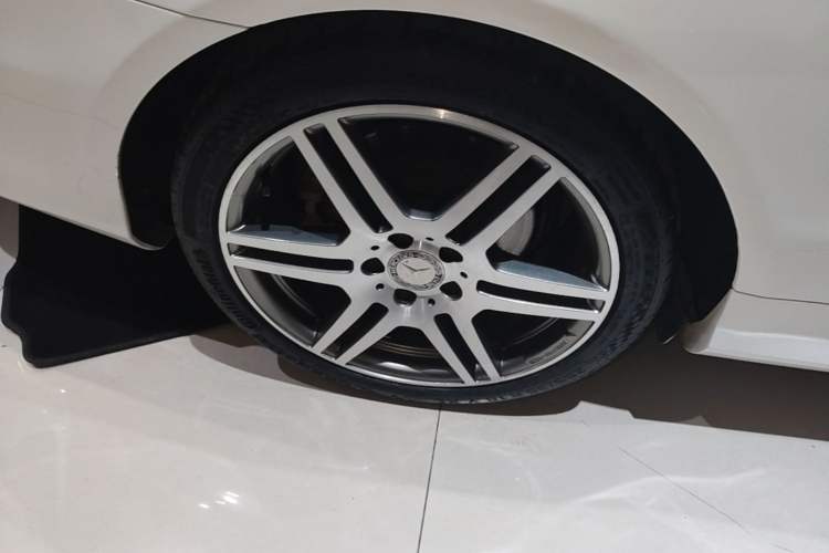 Used Mercedes-Benz E-Class 2016 E 200 Coupe Dynamic Edition Right Rear Wheel Hub