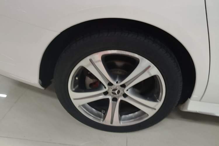 Used Mercedes-Benz E-Class 2016 E 200 L Sport Edition Right Rear Wheel Hub