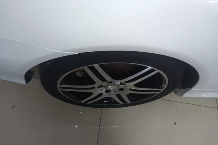 Used Mercedes-Benz E-Class 2016 E 260 Coupe Dynamic Edition Right Rear Wheel Hub