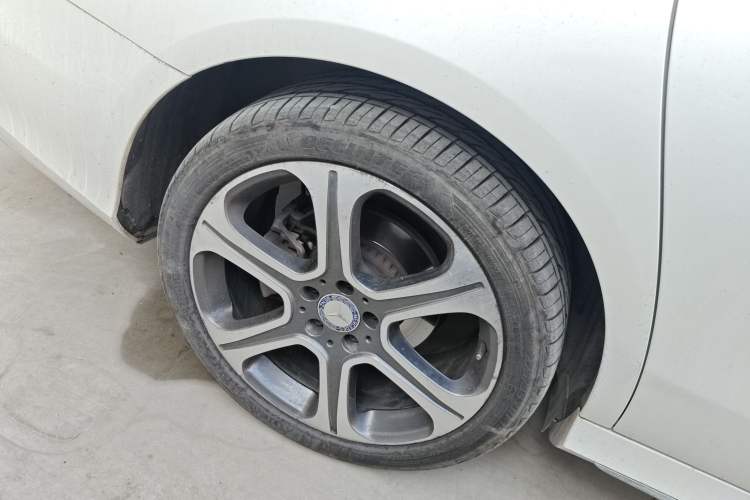 Used Mercedes-Benz E-Class 2016 E 300 L Sporty and Stylish Model Right Rear Wheel Hub