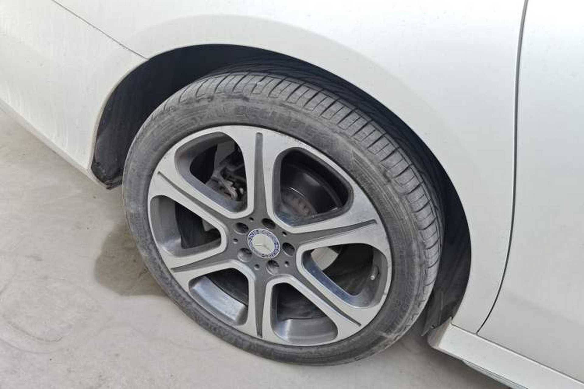 Used Mercedes-Benz E-Class 2016 E 300 L Sporty and Stylish Model Right Rear Wheel Hub