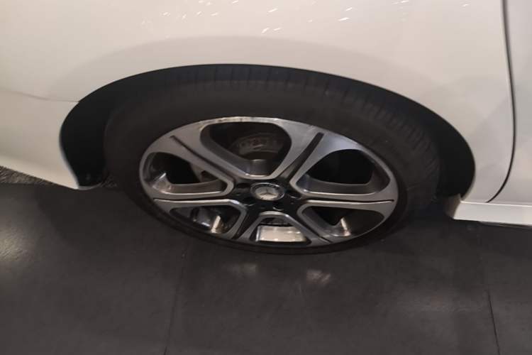 Used Mercedes-Benz E-Class 2016 E 300 L Sport Luxury Model Right Rear Wheel Hub