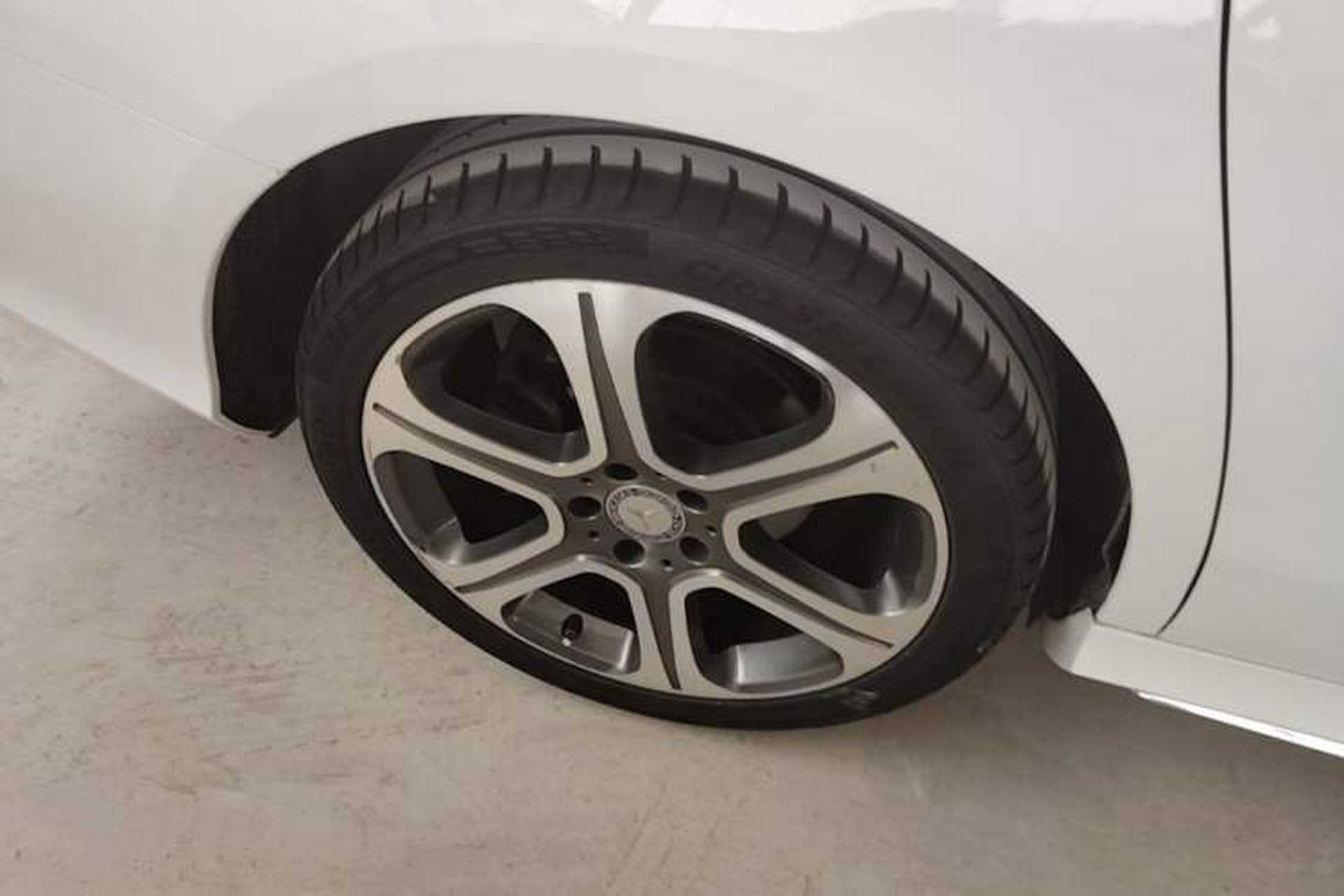Used Mercedes-Benz E-Class 2016 E 300 L Sporty and Stylish Model Right Rear Wheel Hub