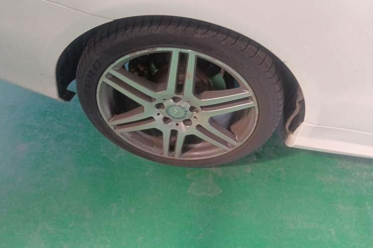 Used Mercedes-Benz E-Class 2016 E 260 Convertible Coupe Dynamic Edition Right Rear Wheel Hub