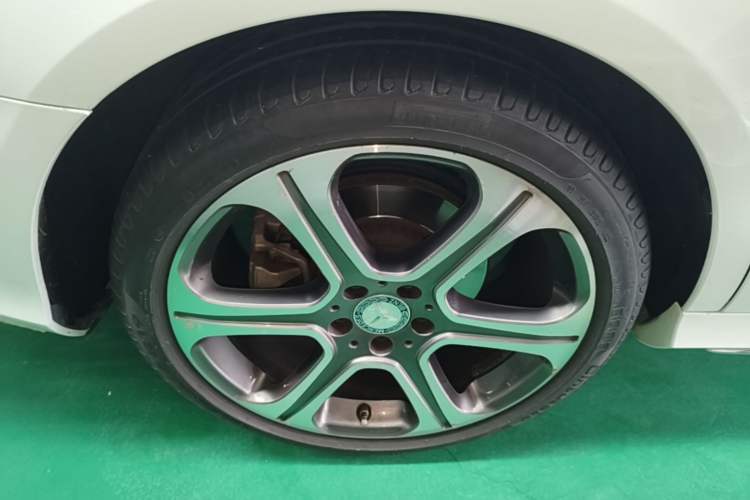 Used Mercedes-Benz E-Class 2016 E 300 L Sporty and Stylish Model Right Rear Wheel Hub